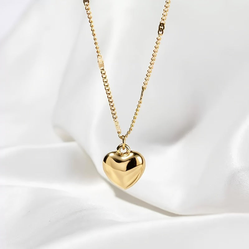 Elegant Golden Heart Necklace for Women – Hypoallergenic Stainless Steel Pendant